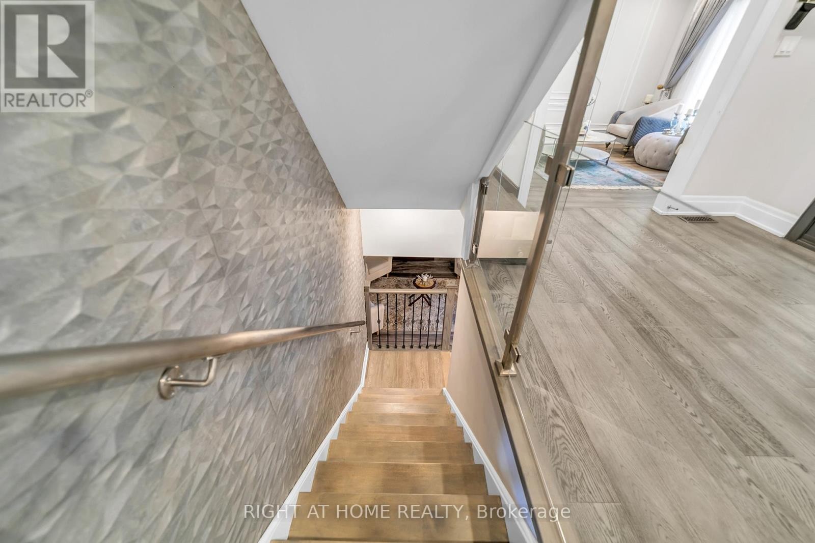 












234 HEMLOCK DRIVE

,
Whitchurch-Stouffville (Stouffville),




Ontario
L4A5A5

