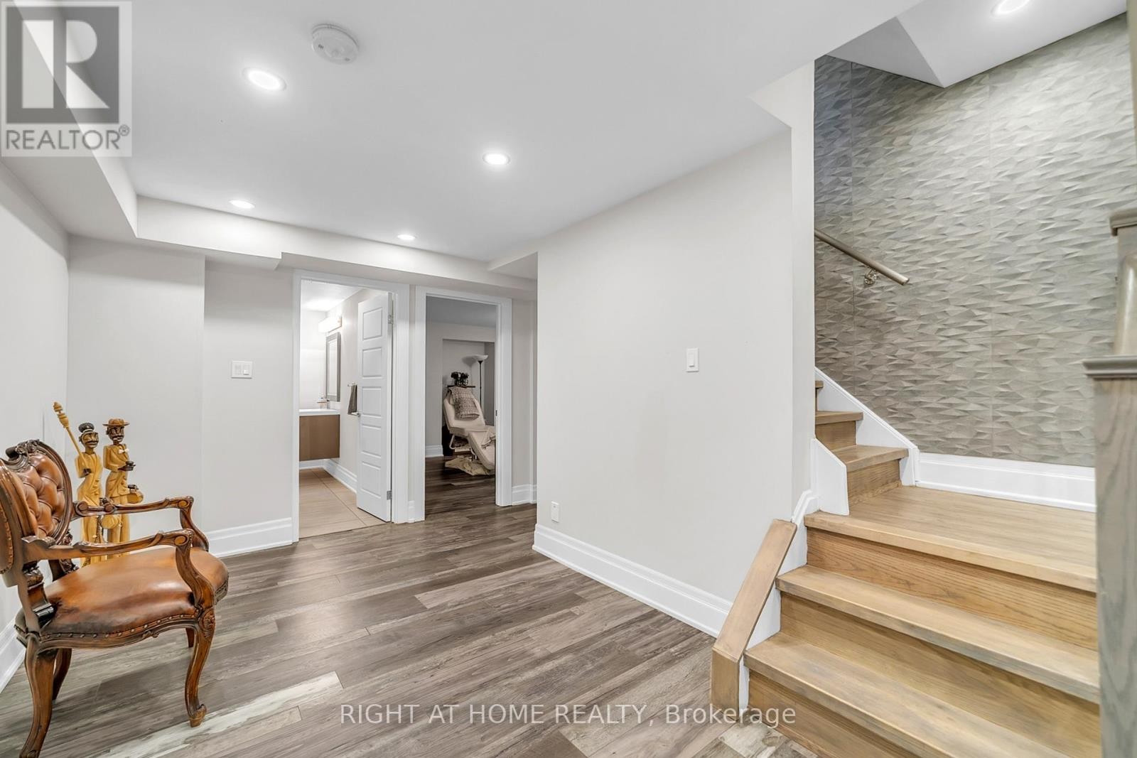 












234 HEMLOCK DRIVE

,
Whitchurch-Stouffville (Stouffville),




Ontario
L4A5A5

