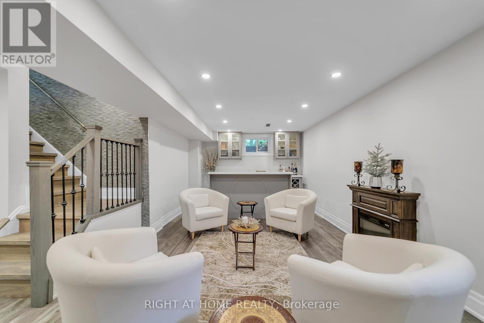 












234 HEMLOCK DRIVE

,
Whitchurch-Stouffville (Stouffville),




Ontario
L4A5A5

