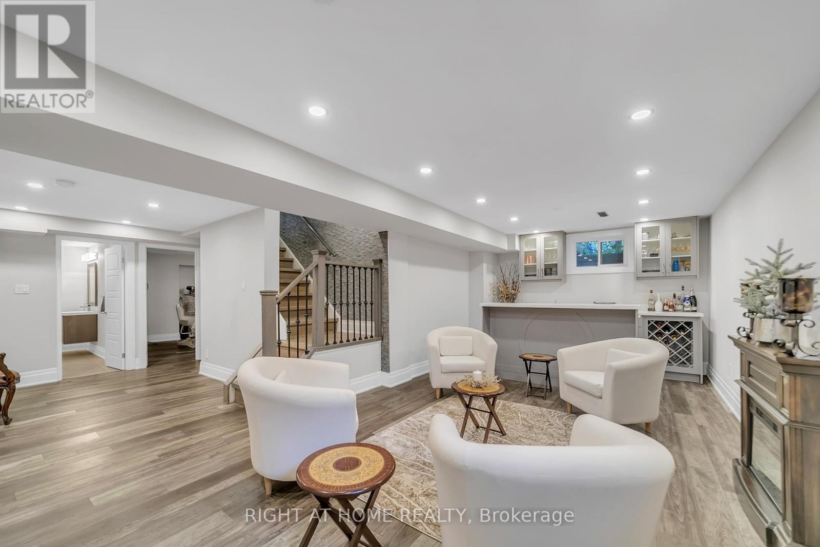 












234 HEMLOCK DRIVE

,
Whitchurch-Stouffville (Stouffville),




Ontario
L4A5A5

