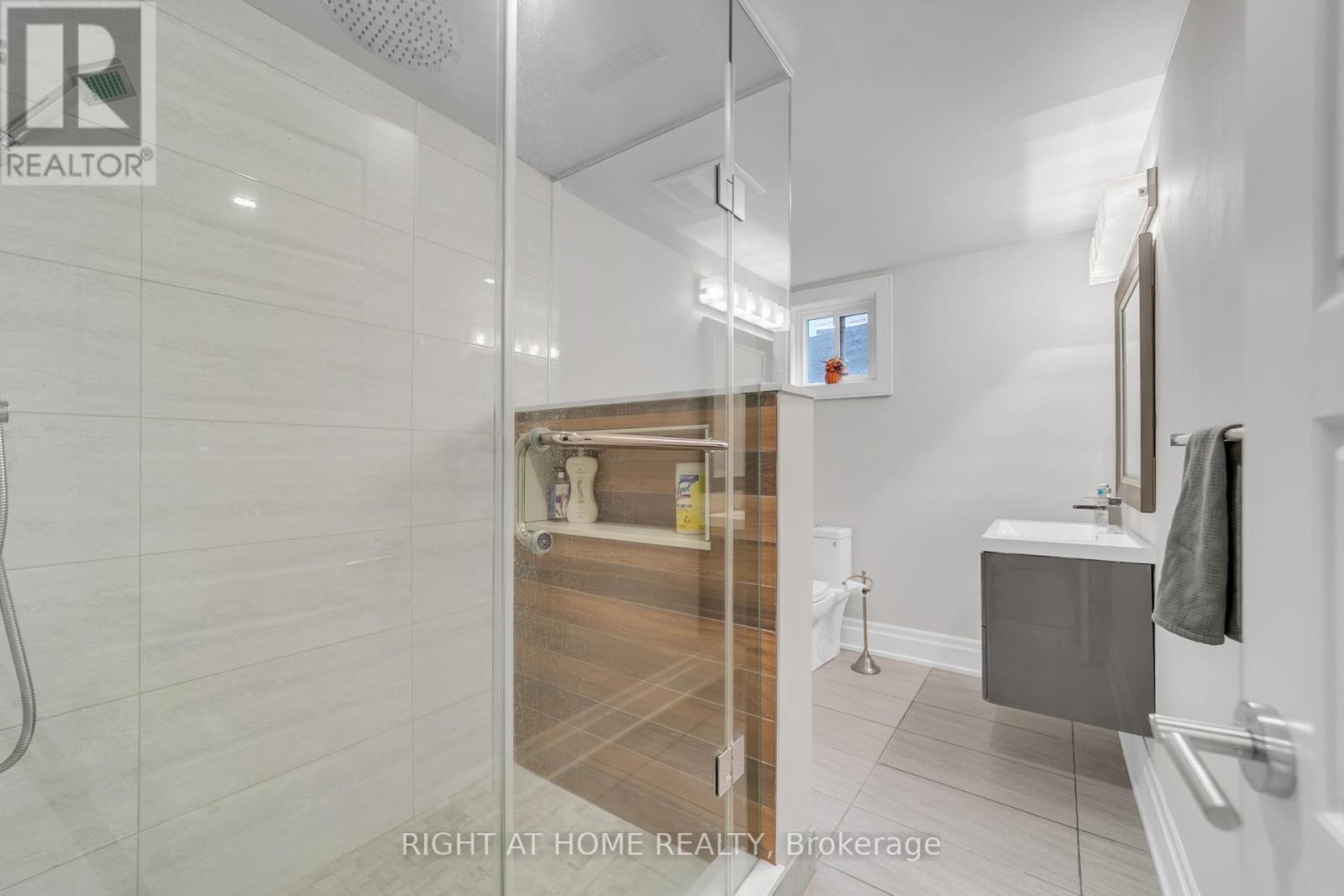 












234 HEMLOCK DRIVE

,
Whitchurch-Stouffville (Stouffville),




Ontario
L4A5A5

