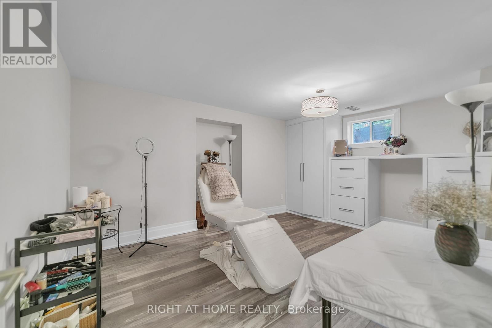 












234 HEMLOCK DRIVE

,
Whitchurch-Stouffville (Stouffville),




Ontario
L4A5A5

