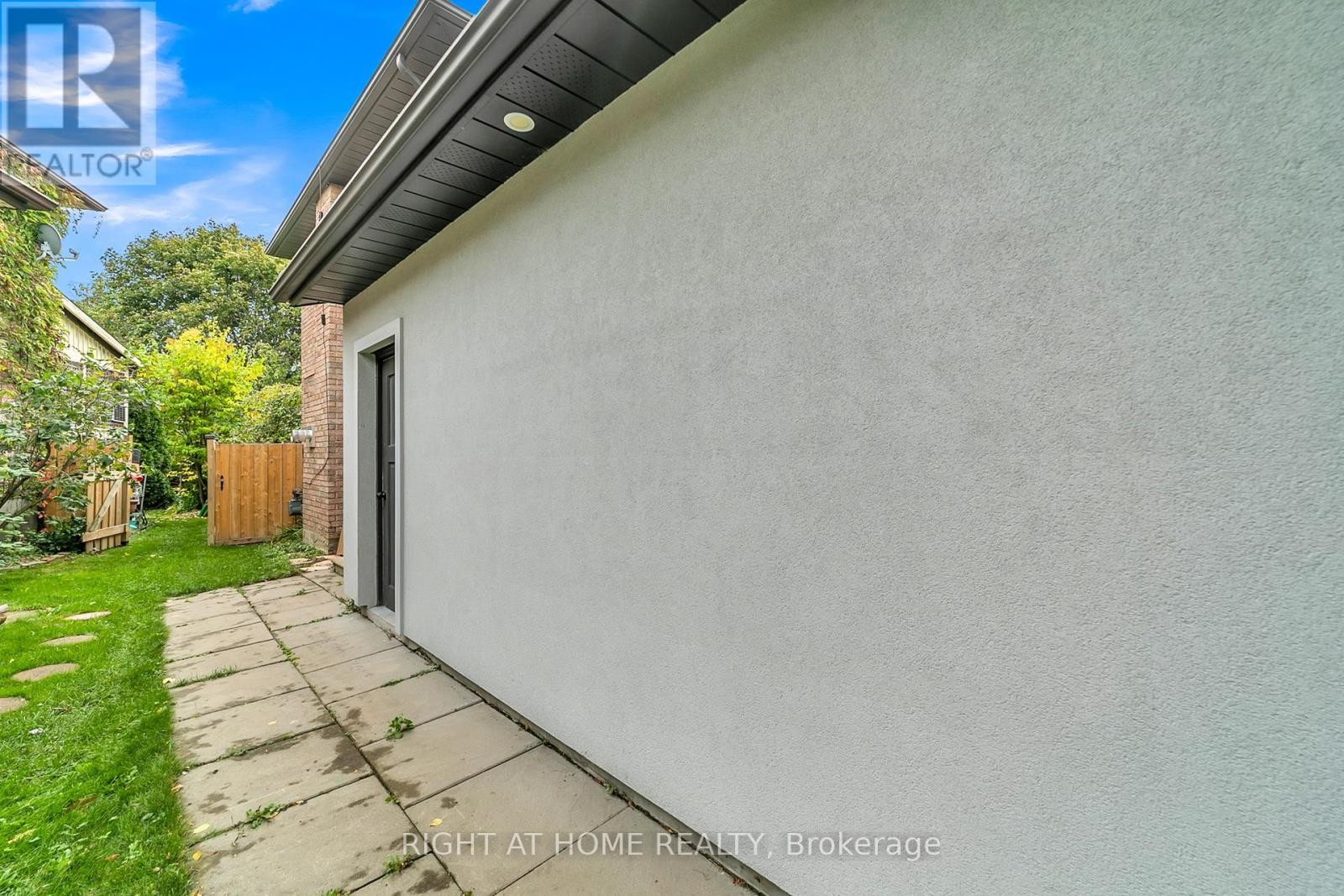 












234 HEMLOCK DRIVE

,
Whitchurch-Stouffville (Stouffville),




Ontario
L4A5A5

