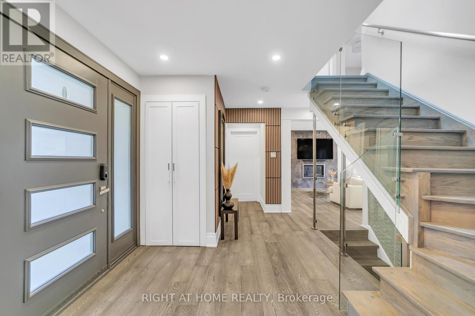 












234 HEMLOCK DRIVE

,
Whitchurch-Stouffville (Stouffville),




Ontario
L4A5A5

