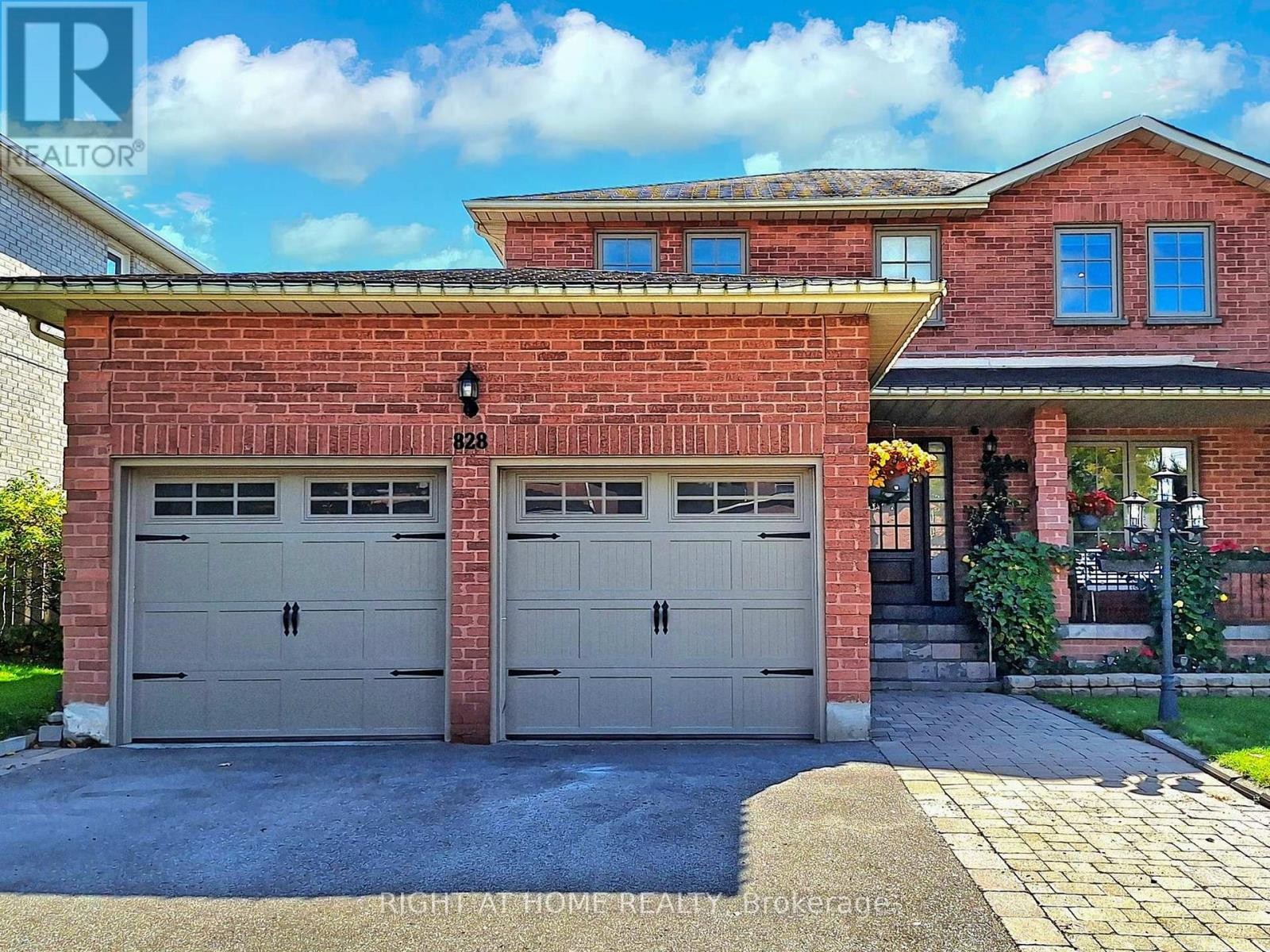 












828 LESLIE VALLEY DRIVE

,
Newmarket (Huron Heights-Leslie Valley),




Ontario
L3Y7H3

