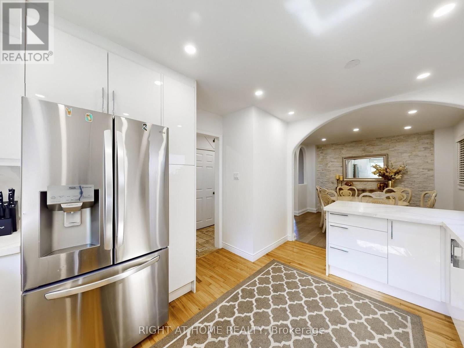 












828 LESLIE VALLEY DRIVE

,
Newmarket (Huron Heights-Leslie Valley),




Ontario
L3Y7H3

