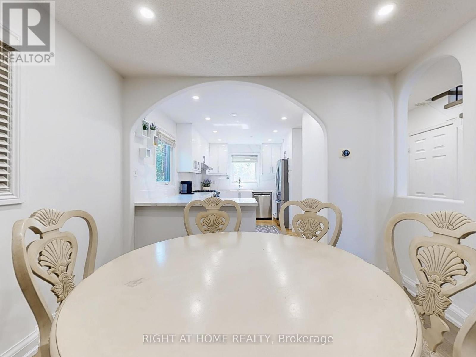 












828 LESLIE VALLEY DRIVE

,
Newmarket (Huron Heights-Leslie Valley),




Ontario
L3Y7H3

