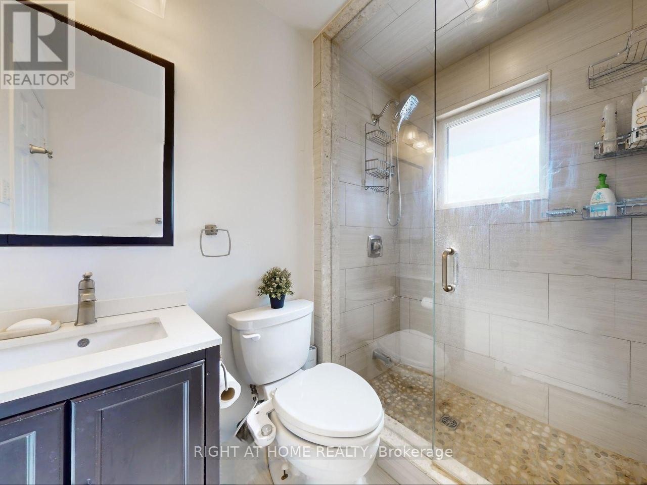 












828 LESLIE VALLEY DRIVE

,
Newmarket (Huron Heights-Leslie Valley),




Ontario
L3Y7H3

