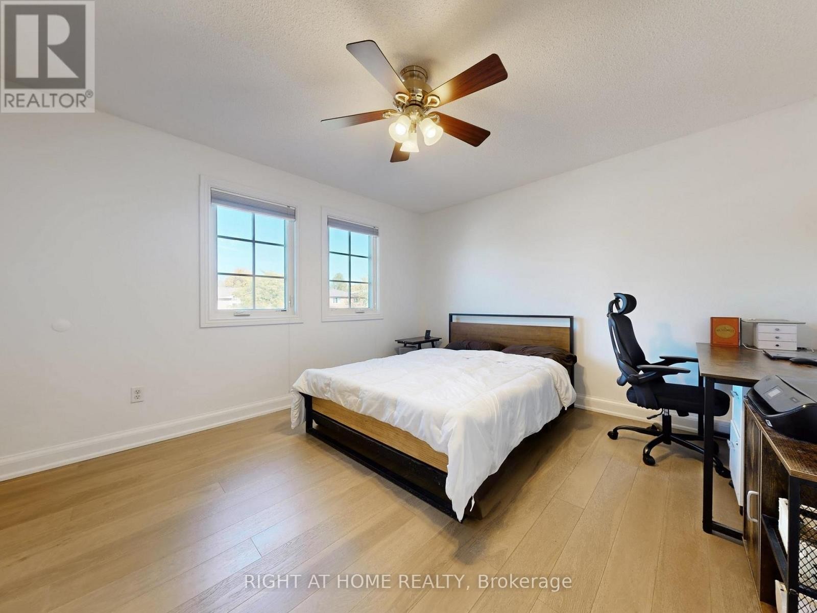 












828 LESLIE VALLEY DRIVE

,
Newmarket (Huron Heights-Leslie Valley),




Ontario
L3Y7H3

