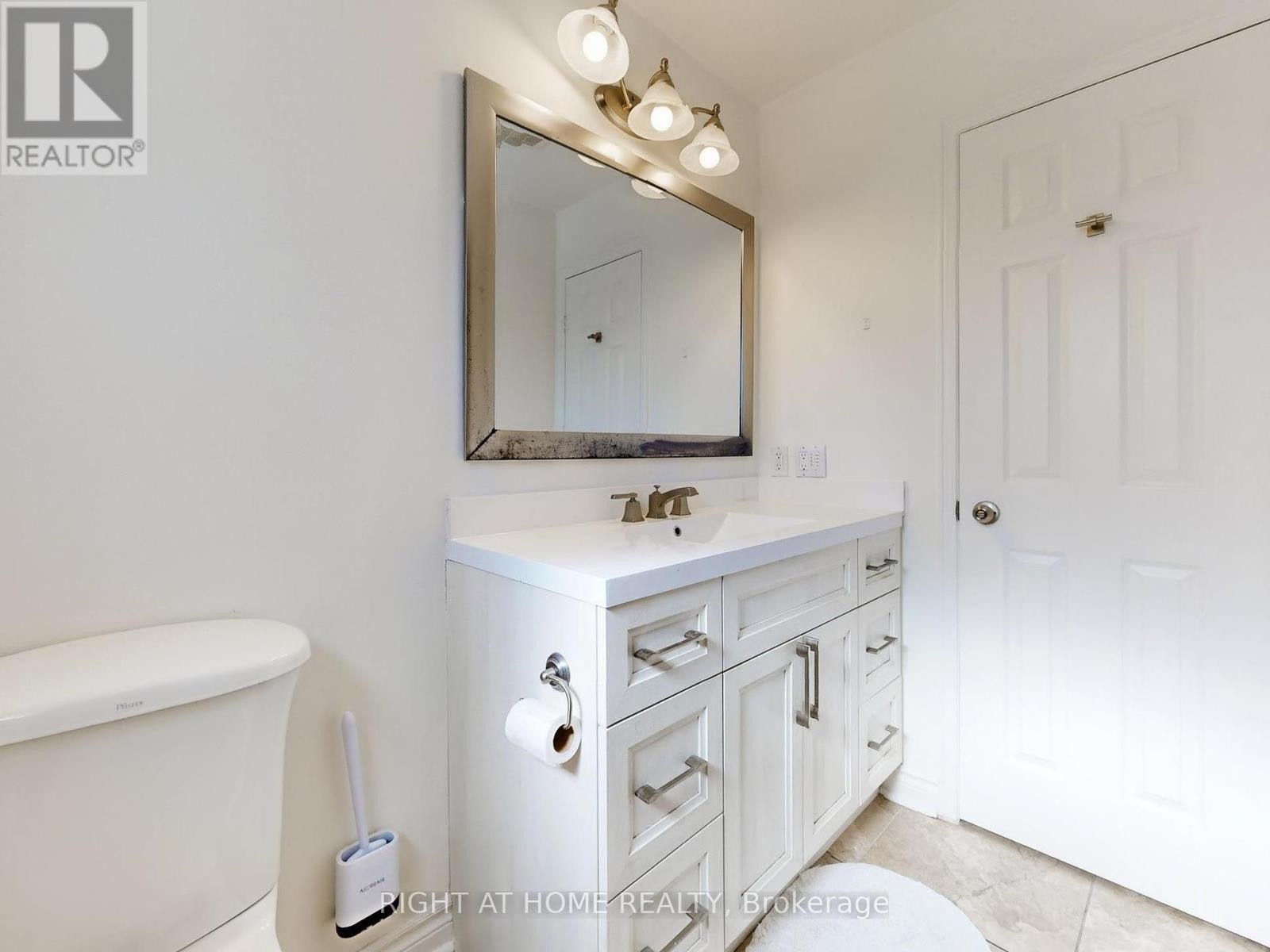 












828 LESLIE VALLEY DRIVE

,
Newmarket (Huron Heights-Leslie Valley),




Ontario
L3Y7H3

