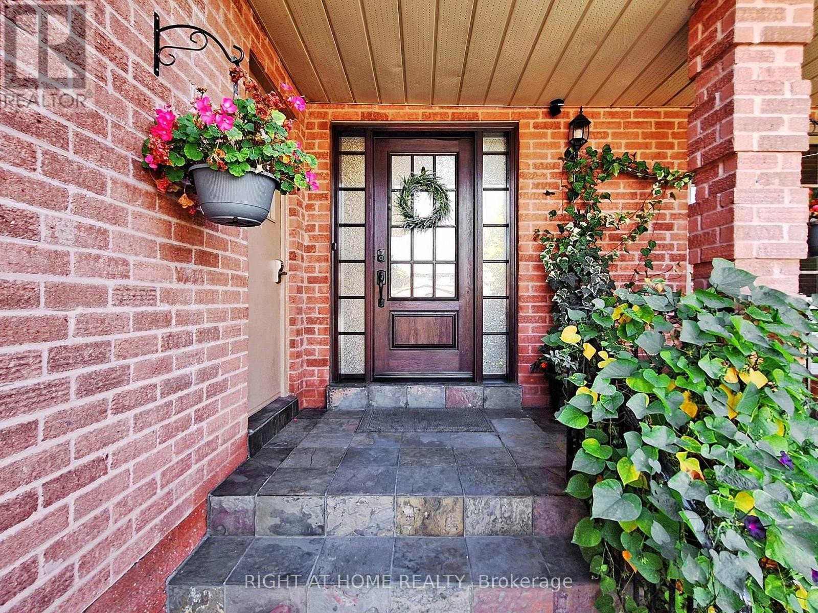 












828 LESLIE VALLEY DRIVE

,
Newmarket (Huron Heights-Leslie Valley),




Ontario
L3Y7H3

