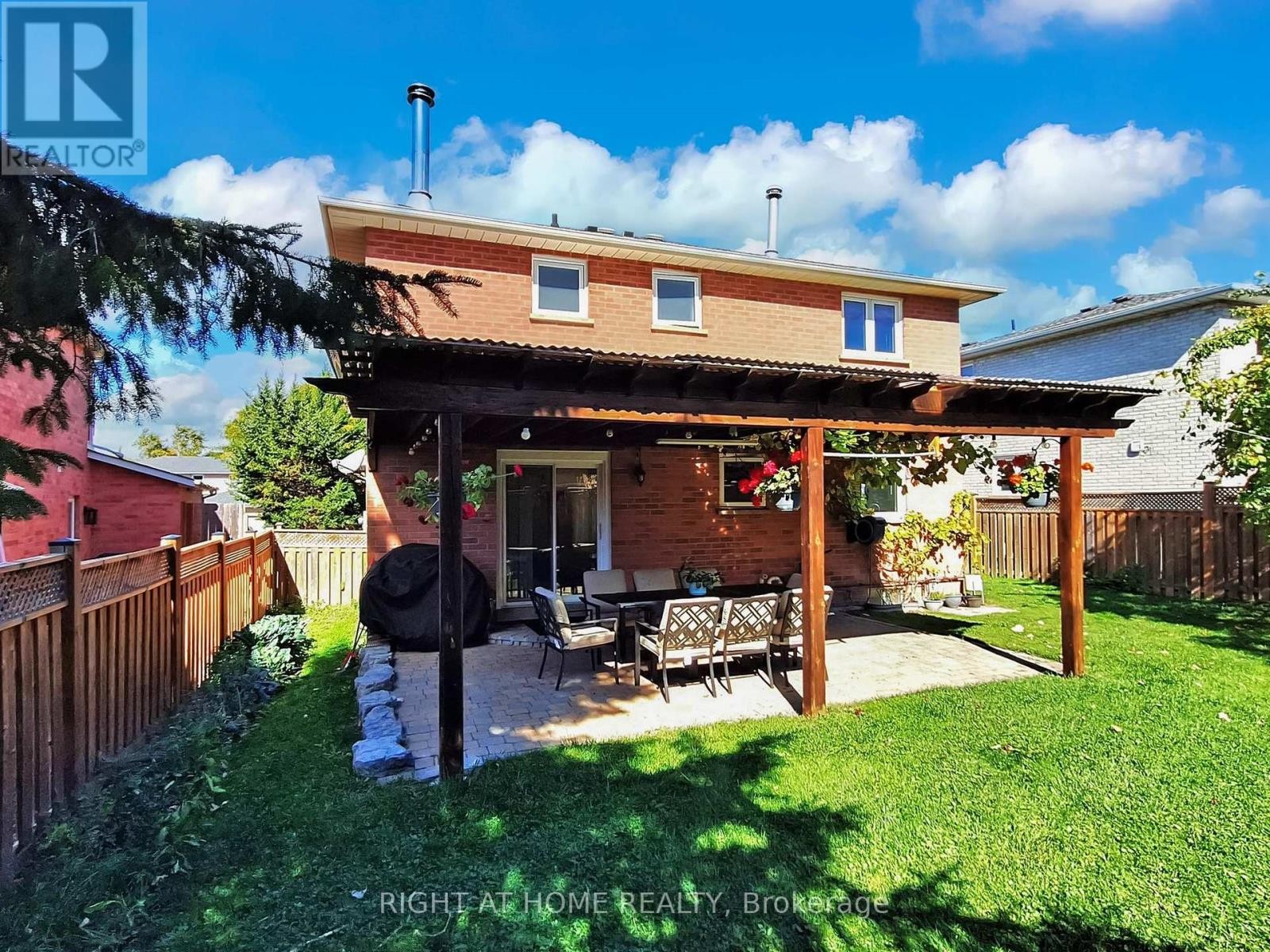 












828 LESLIE VALLEY DRIVE

,
Newmarket (Huron Heights-Leslie Valley),




Ontario
L3Y7H3

