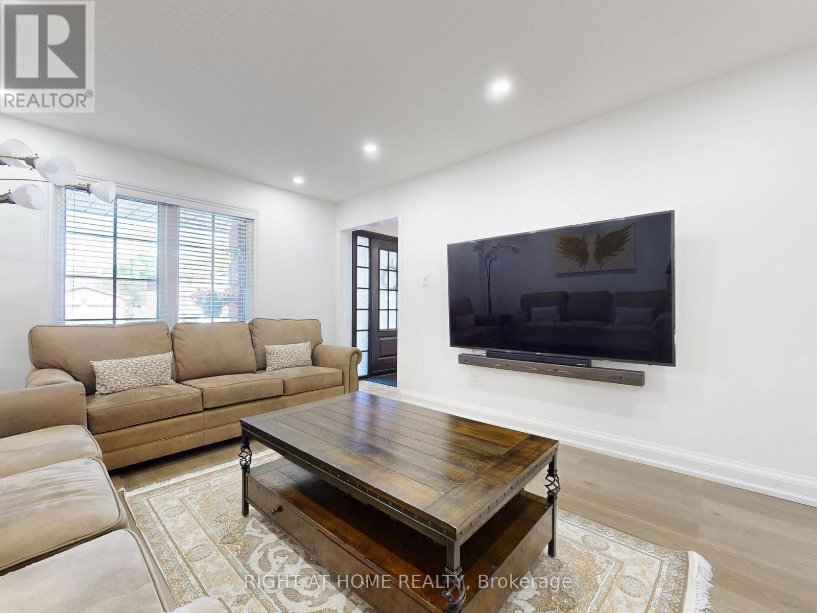 












828 LESLIE VALLEY DRIVE

,
Newmarket (Huron Heights-Leslie Valley),




Ontario
L3Y7H3

