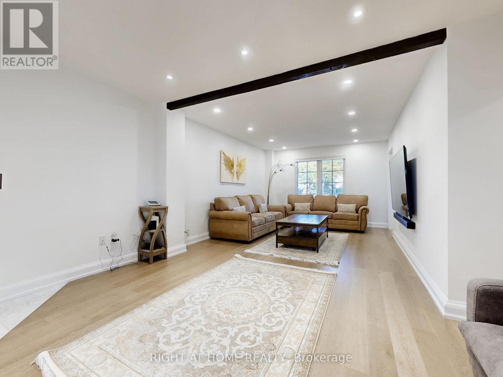 












828 LESLIE VALLEY DRIVE

,
Newmarket (Huron Heights-Leslie Valley),




Ontario
L3Y7H3

