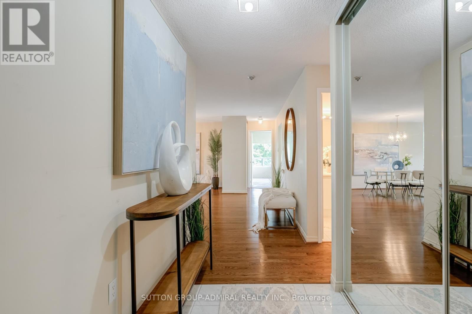 












311 - 7250 YONGE STREET

,
Vaughan (Crestwood-Springfarm-Yorkhill),




Ontario
L4J7X1

