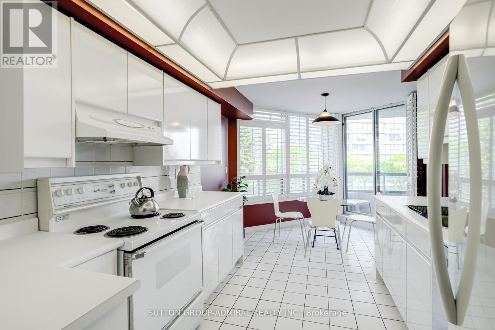 












311 - 7250 YONGE STREET

,
Vaughan (Crestwood-Springfarm-Yorkhill),




Ontario
L4J7X1

