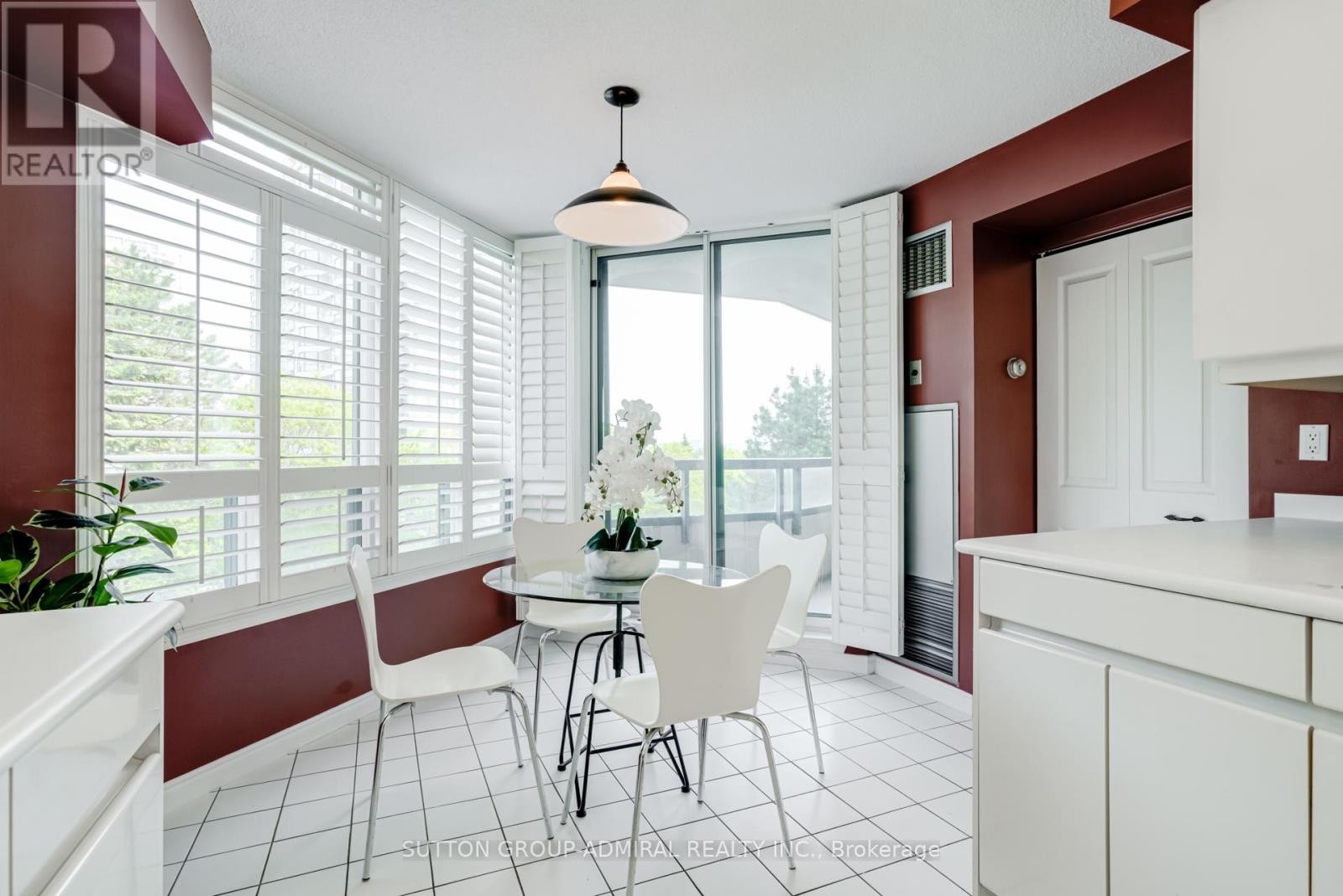 












311 - 7250 YONGE STREET

,
Vaughan (Crestwood-Springfarm-Yorkhill),




Ontario
L4J7X1

