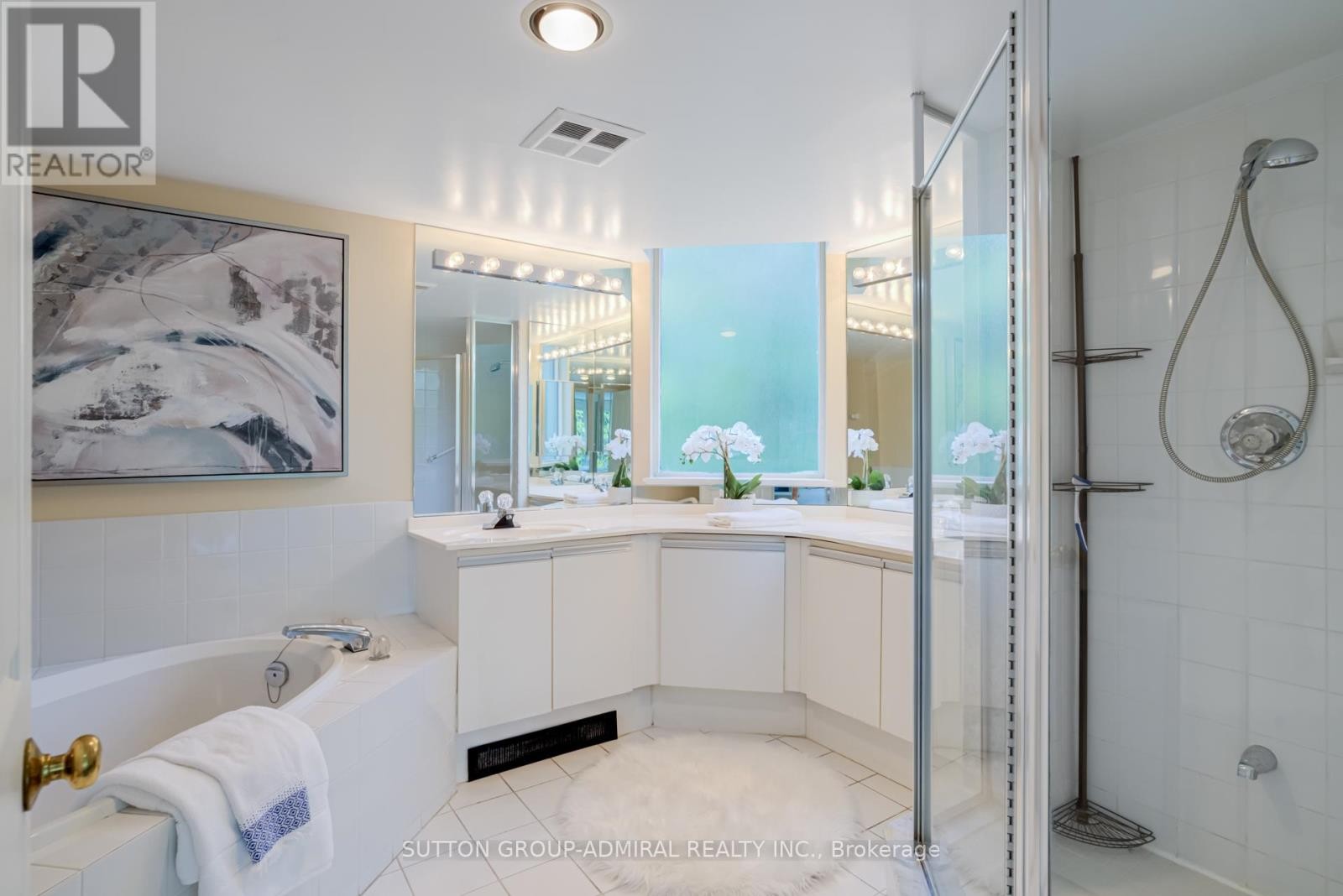 












311 - 7250 YONGE STREET

,
Vaughan (Crestwood-Springfarm-Yorkhill),




Ontario
L4J7X1

