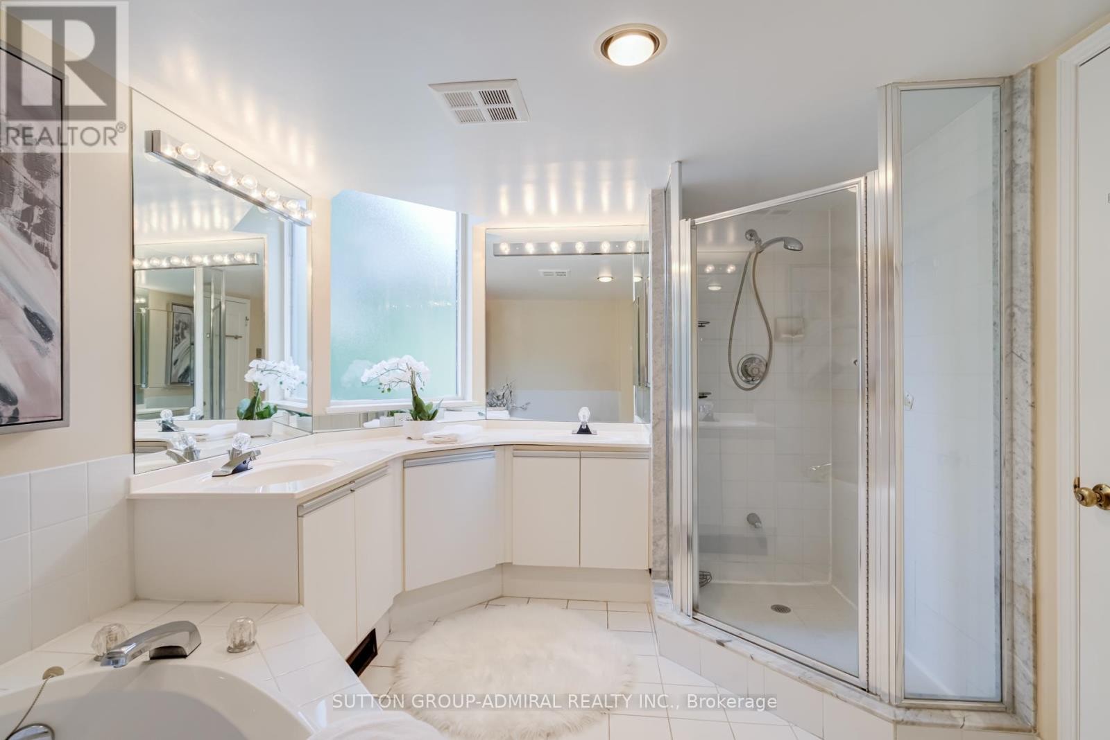 












311 - 7250 YONGE STREET

,
Vaughan (Crestwood-Springfarm-Yorkhill),




Ontario
L4J7X1

