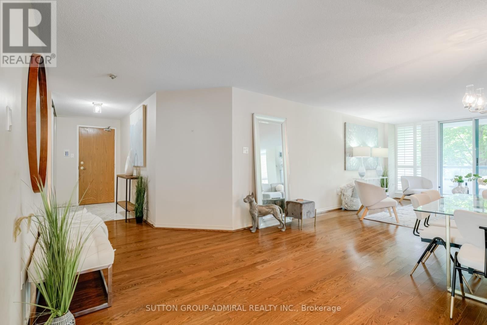 












311 - 7250 YONGE STREET

,
Vaughan (Crestwood-Springfarm-Yorkhill),




Ontario
L4J7X1

