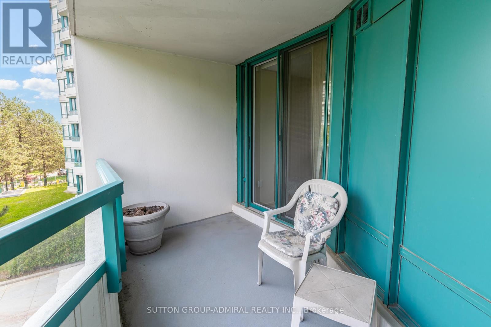 












311 - 7250 YONGE STREET

,
Vaughan (Crestwood-Springfarm-Yorkhill),




Ontario
L4J7X1

