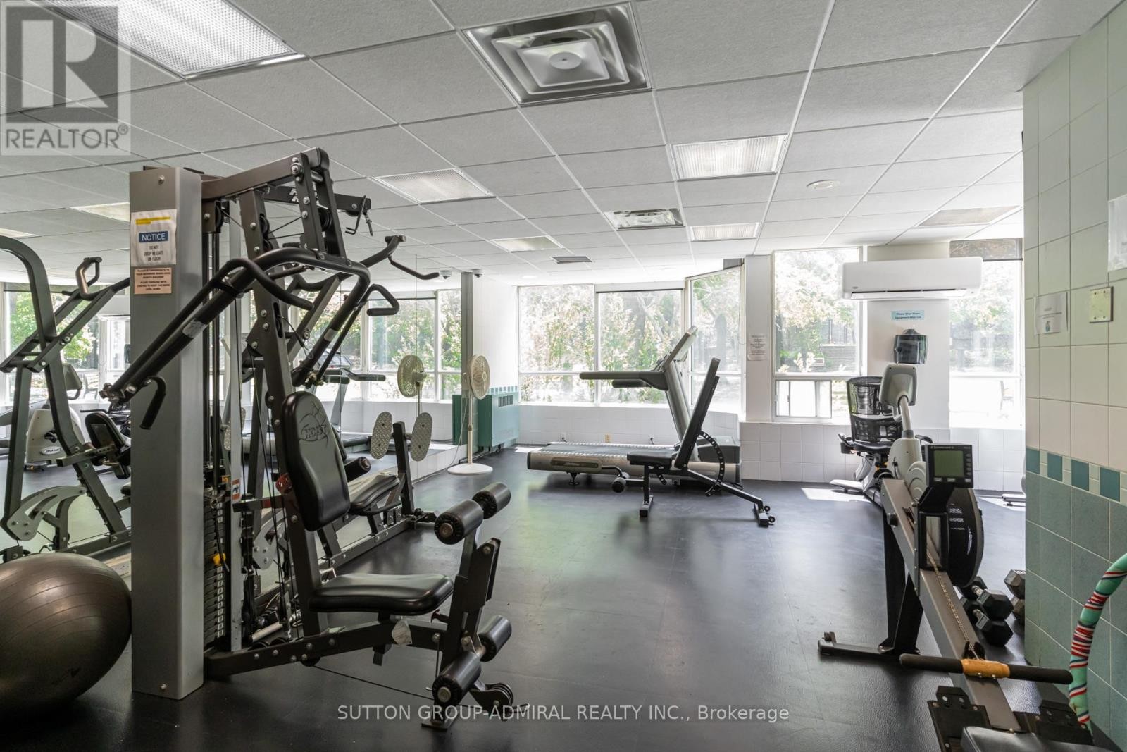 












311 - 7250 YONGE STREET

,
Vaughan (Crestwood-Springfarm-Yorkhill),




Ontario
L4J7X1

