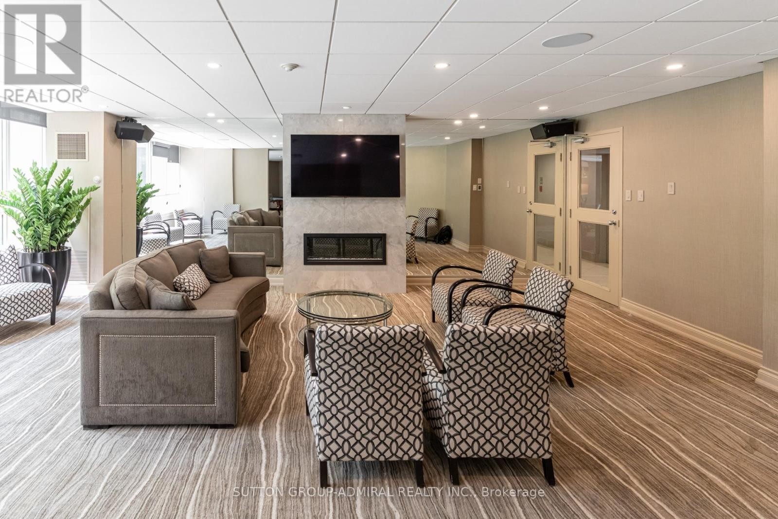 












311 - 7250 YONGE STREET

,
Vaughan (Crestwood-Springfarm-Yorkhill),




Ontario
L4J7X1

