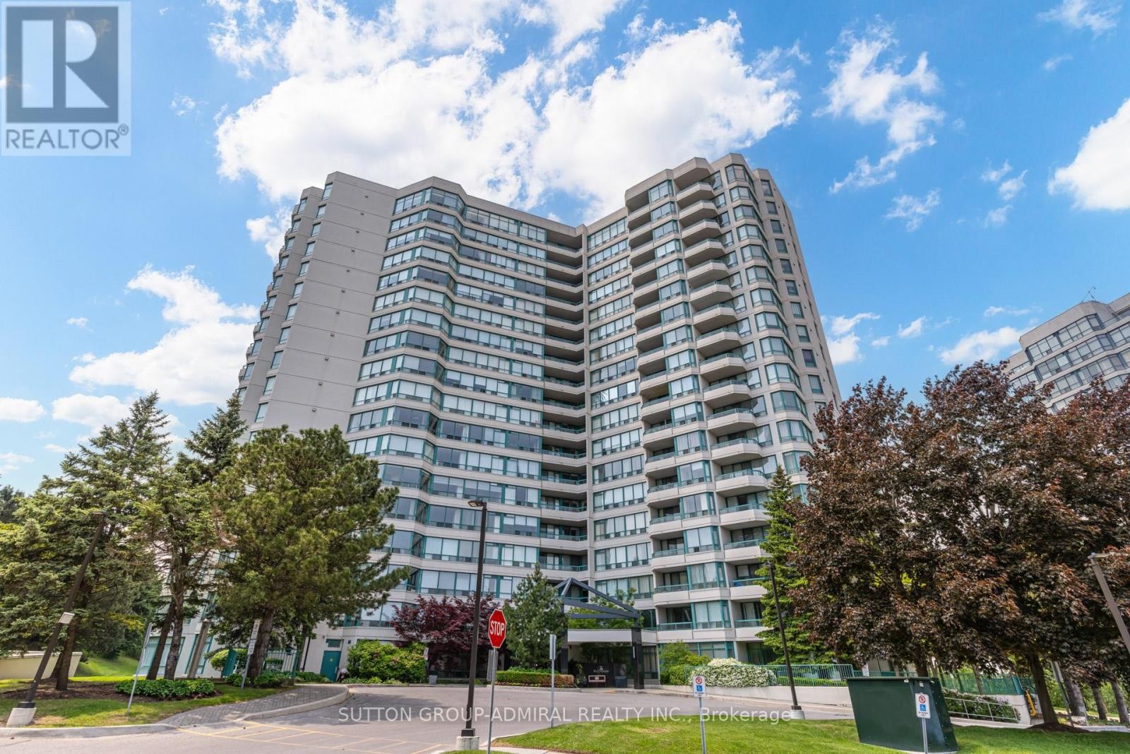 












311 - 7250 YONGE STREET

,
Vaughan (Crestwood-Springfarm-Yorkhill),




Ontario
L4J7X1

