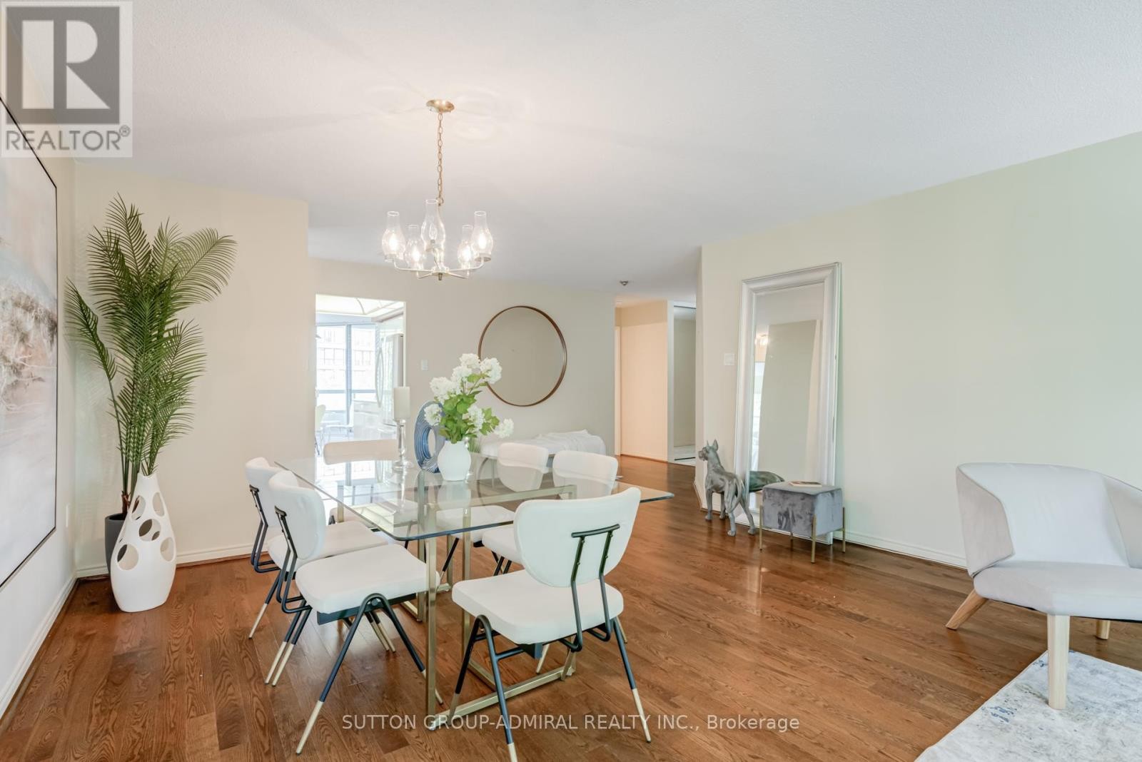 












311 - 7250 YONGE STREET

,
Vaughan (Crestwood-Springfarm-Yorkhill),




Ontario
L4J7X1

