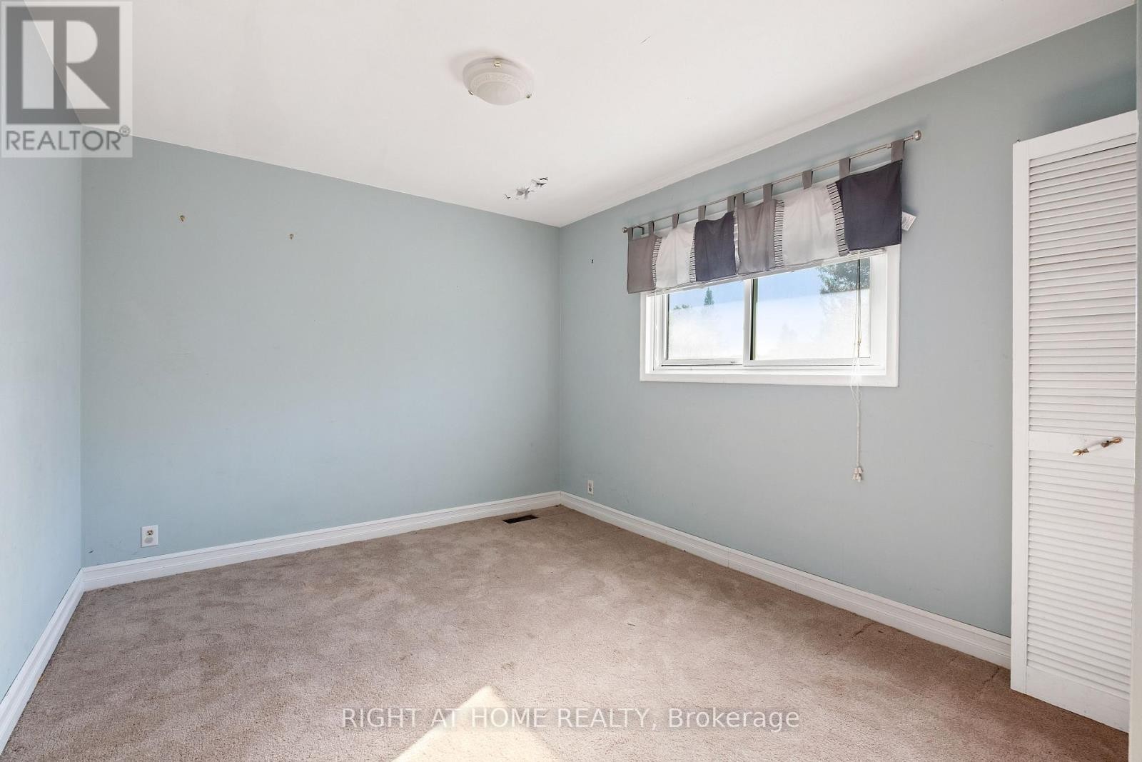 












275 MIAMI DRIVE

,
Georgina (Keswick South),




Ontario
L4P2Z5

