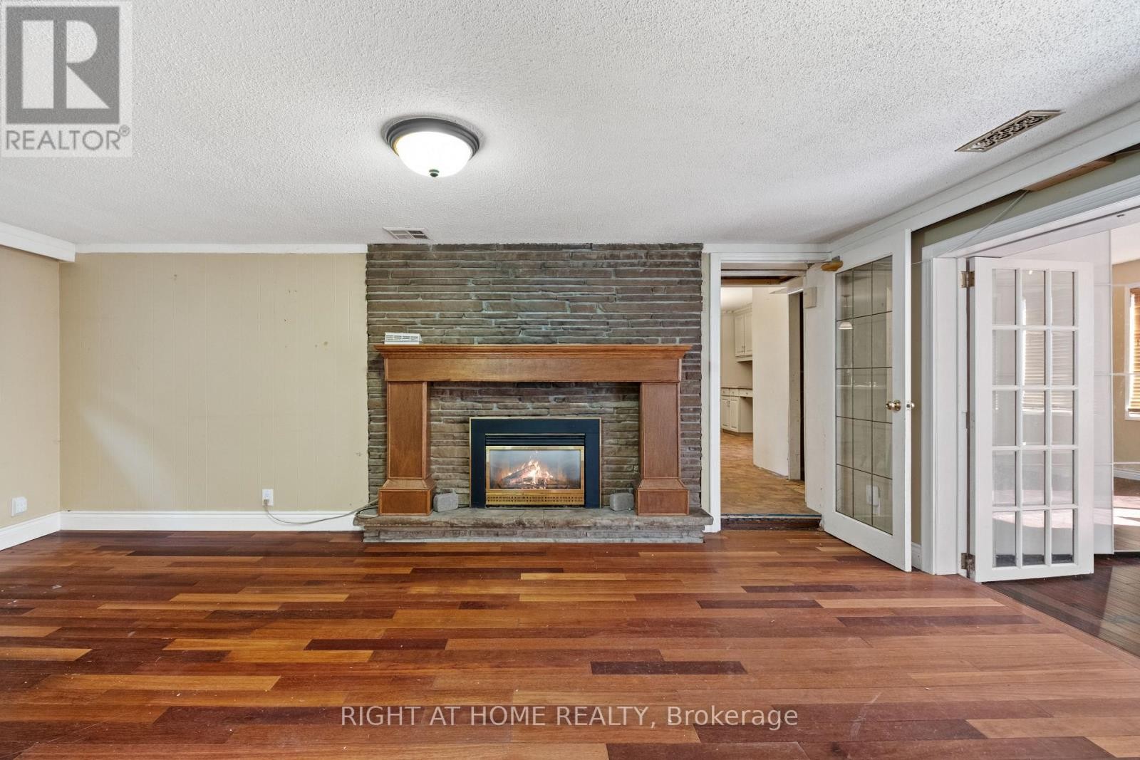 












275 MIAMI DRIVE

,
Georgina (Keswick South),




Ontario
L4P2Z5


