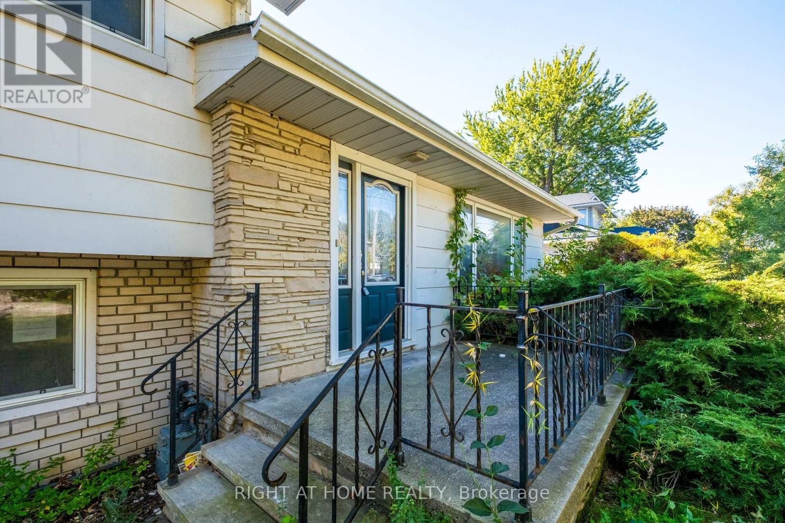 












275 MIAMI DRIVE

,
Georgina (Keswick South),




Ontario
L4P2Z5

