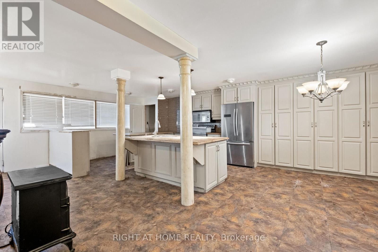 












275 MIAMI DRIVE

,
Georgina (Keswick South),




Ontario
L4P2Z5

