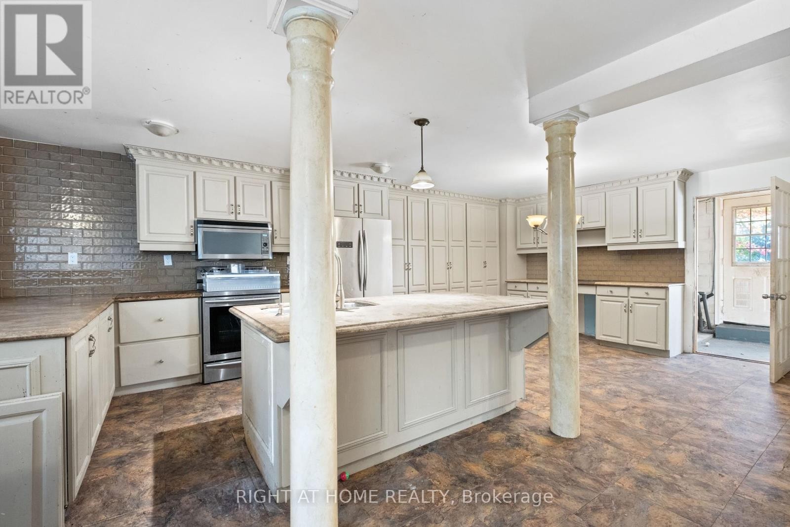 












275 MIAMI DRIVE

,
Georgina (Keswick South),




Ontario
L4P2Z5

