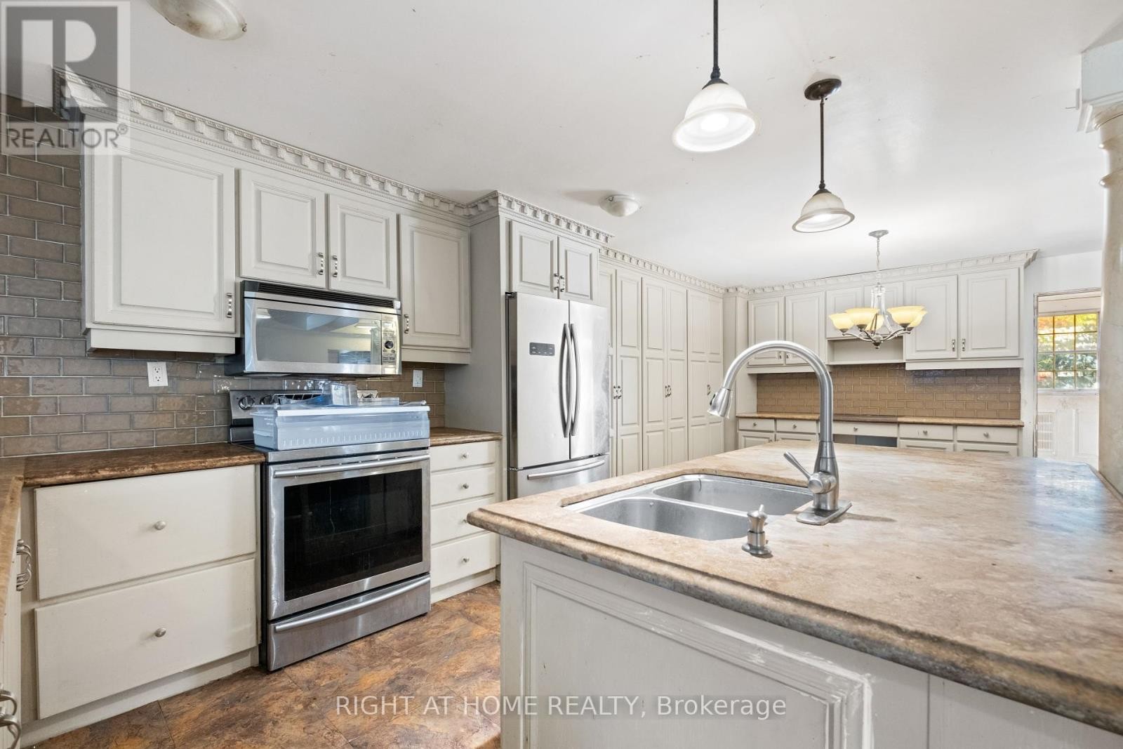 












275 MIAMI DRIVE

,
Georgina (Keswick South),




Ontario
L4P2Z5

