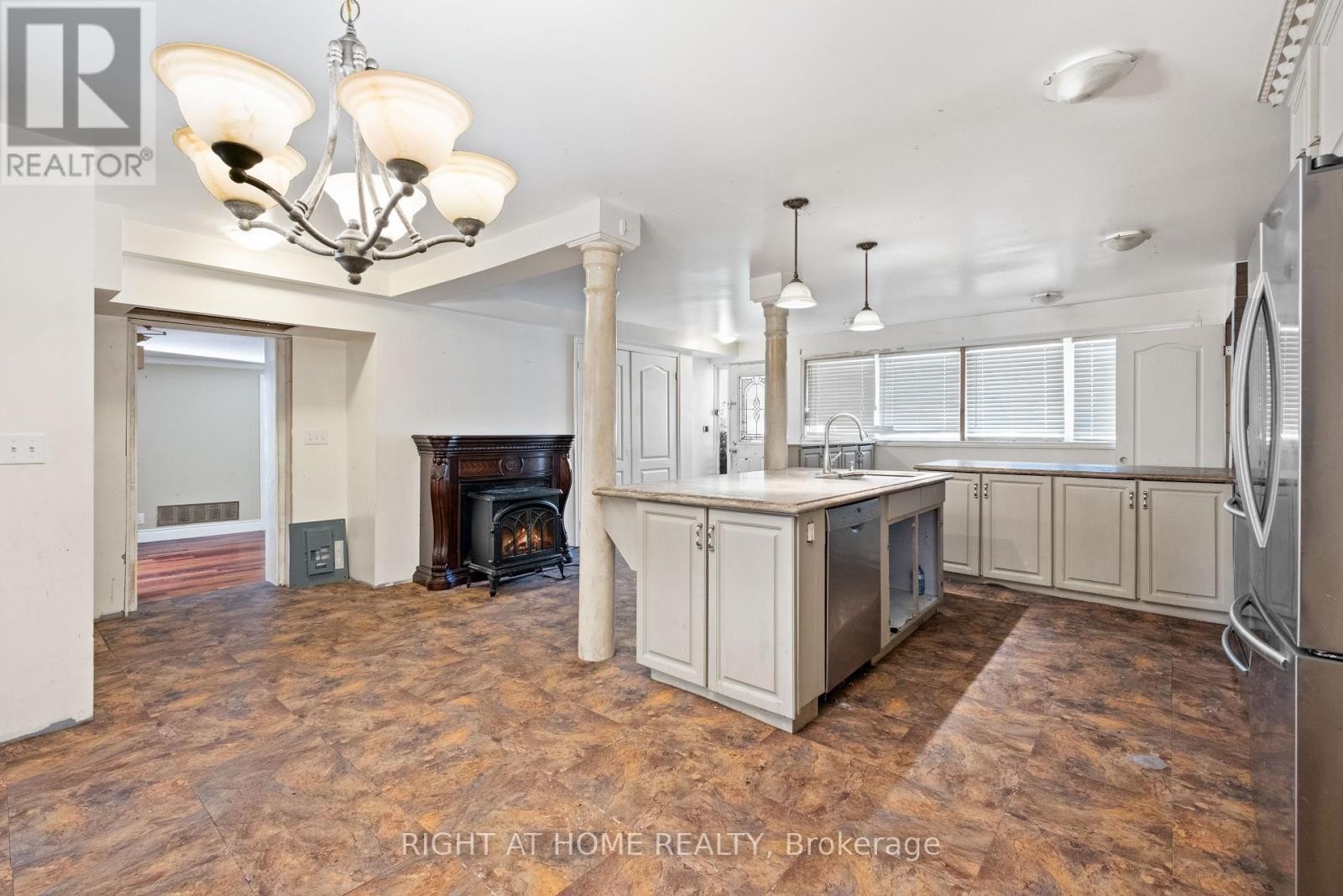 












275 MIAMI DRIVE

,
Georgina (Keswick South),




Ontario
L4P2Z5


