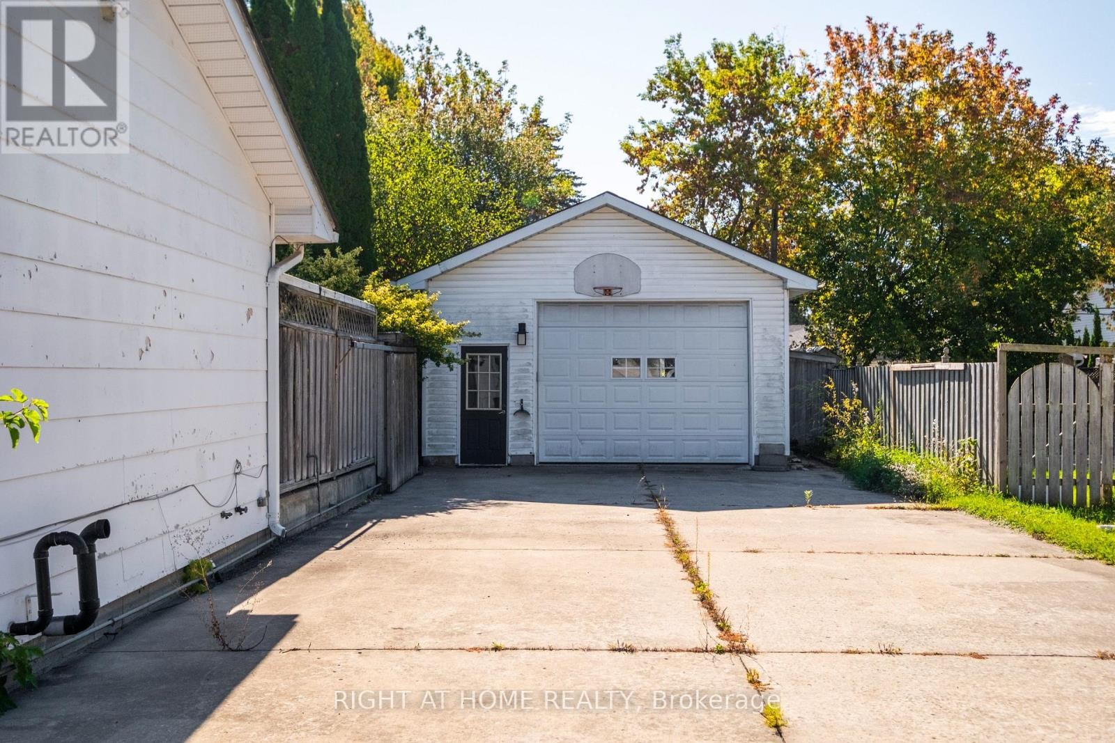 












275 MIAMI DRIVE

,
Georgina (Keswick South),




Ontario
L4P2Z5

