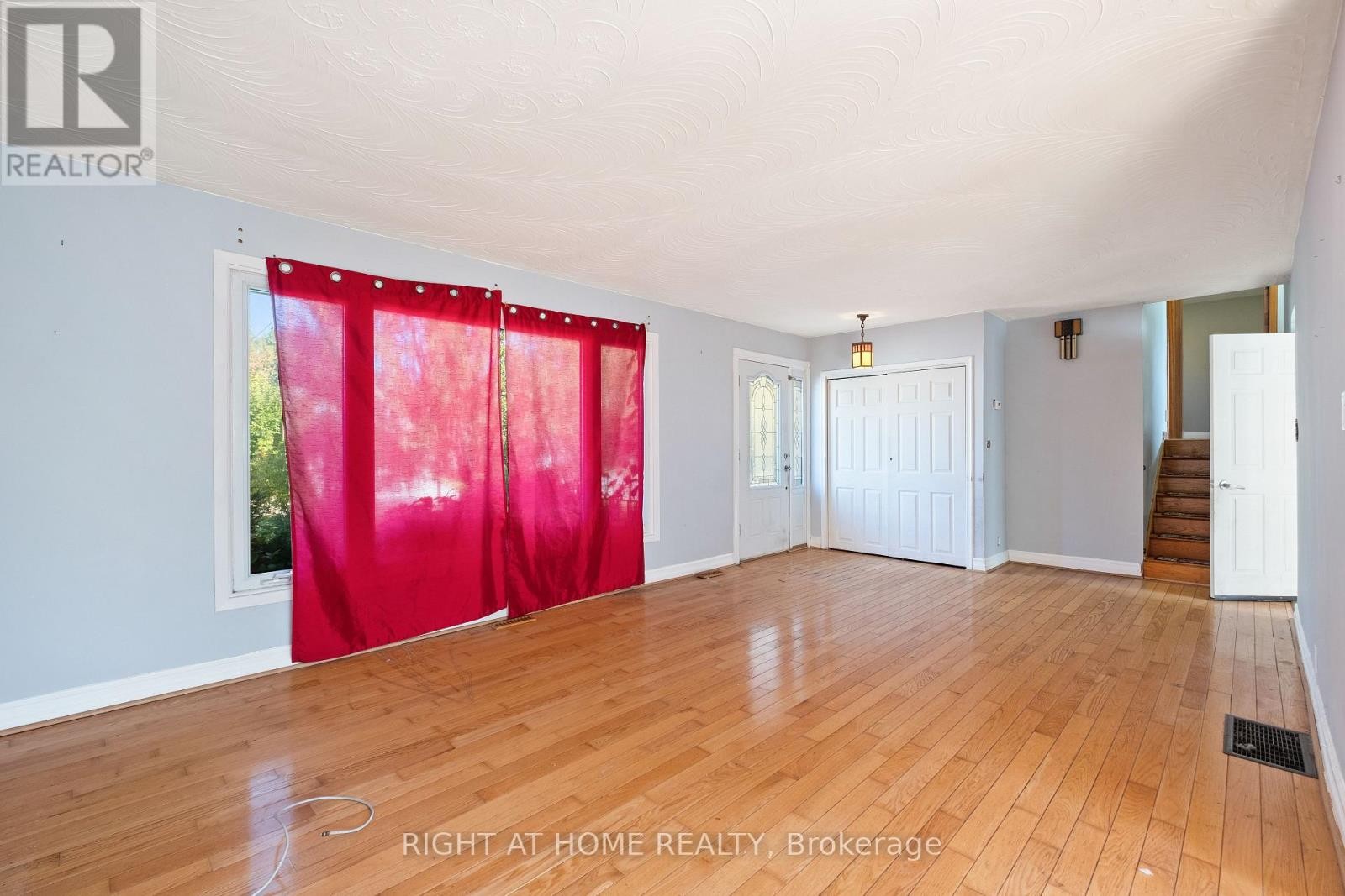 












275 MIAMI DRIVE

,
Georgina (Keswick South),




Ontario
L4P2Z5

