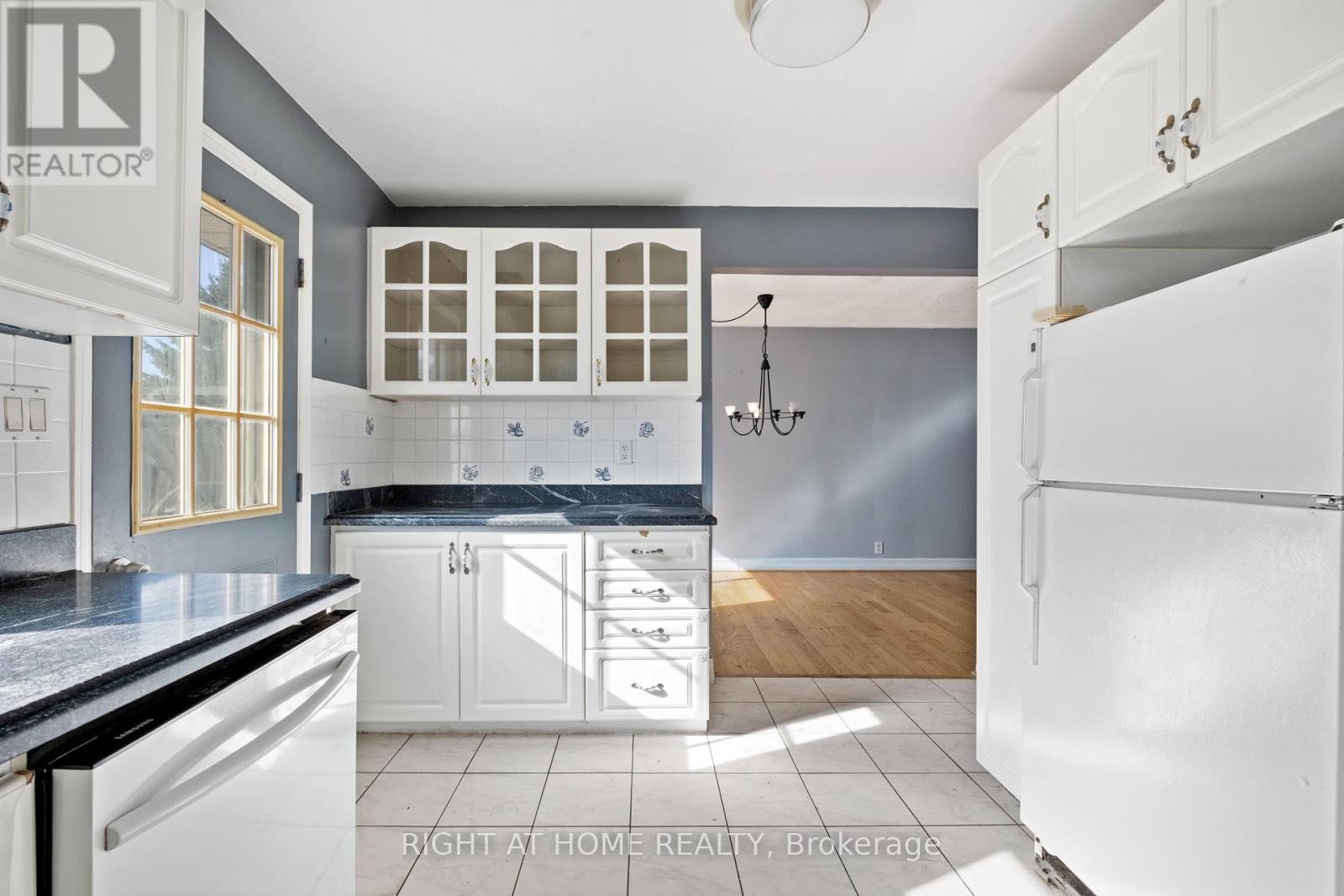 












275 MIAMI DRIVE

,
Georgina (Keswick South),




Ontario
L4P2Z5

