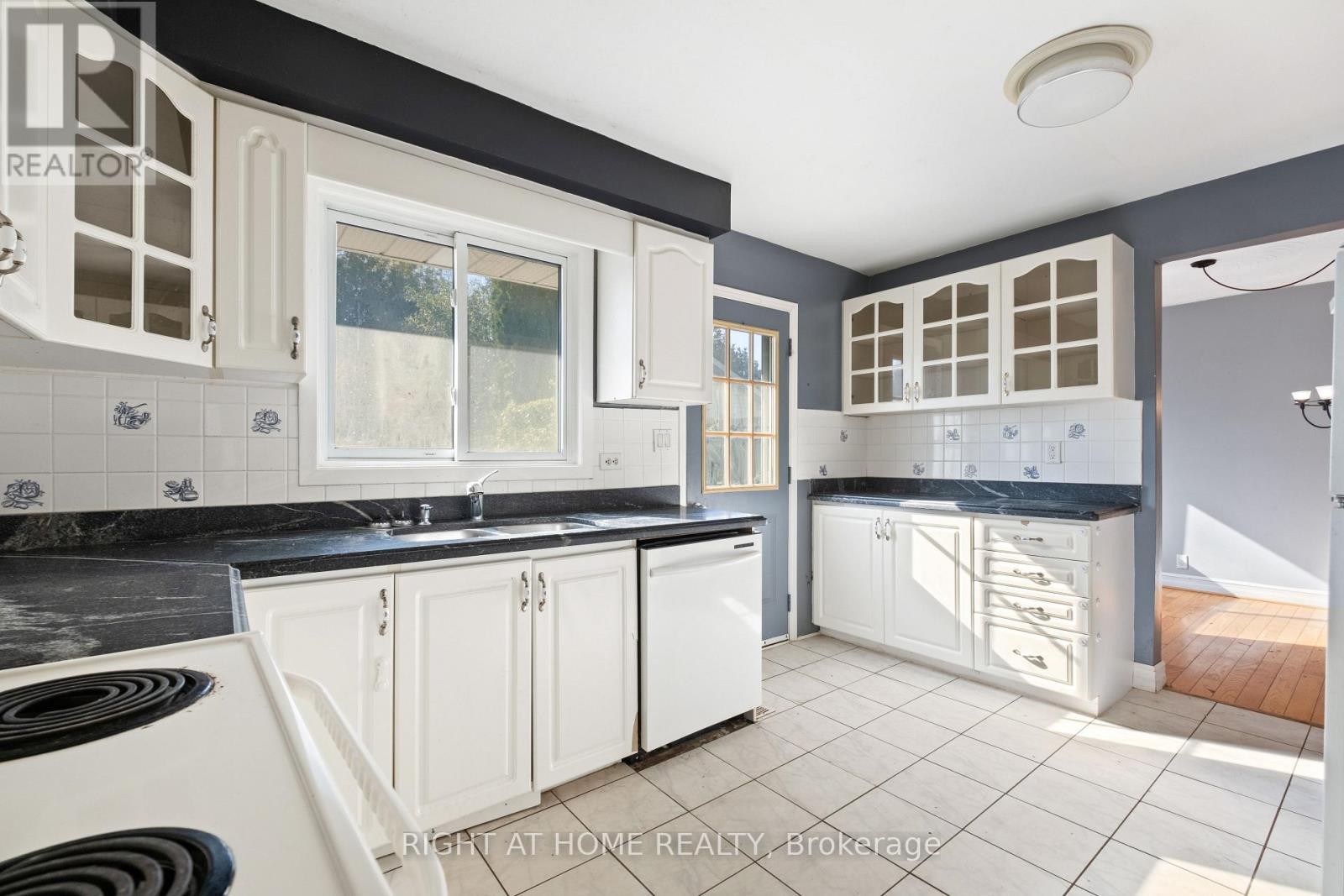 












275 MIAMI DRIVE

,
Georgina (Keswick South),




Ontario
L4P2Z5


