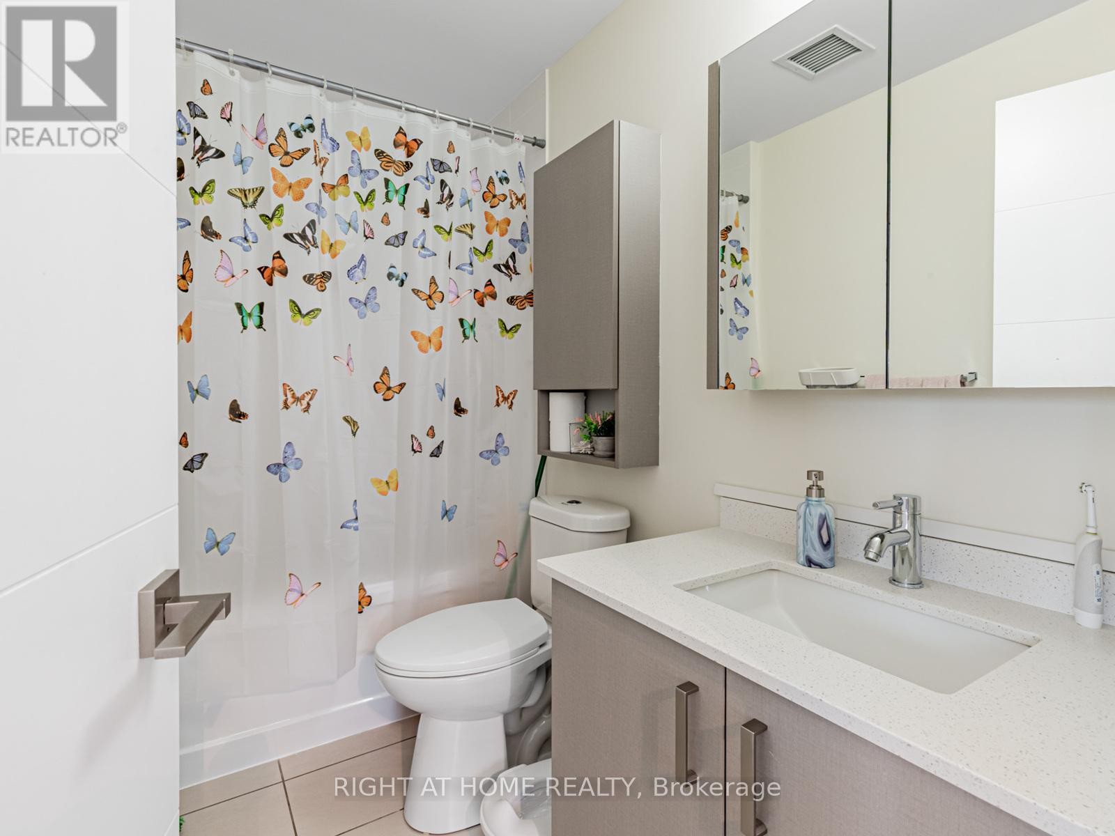 












826 - 18 UPTOWN DRIVE

,
Markham (Unionville),




Ontario
L3R5M5

