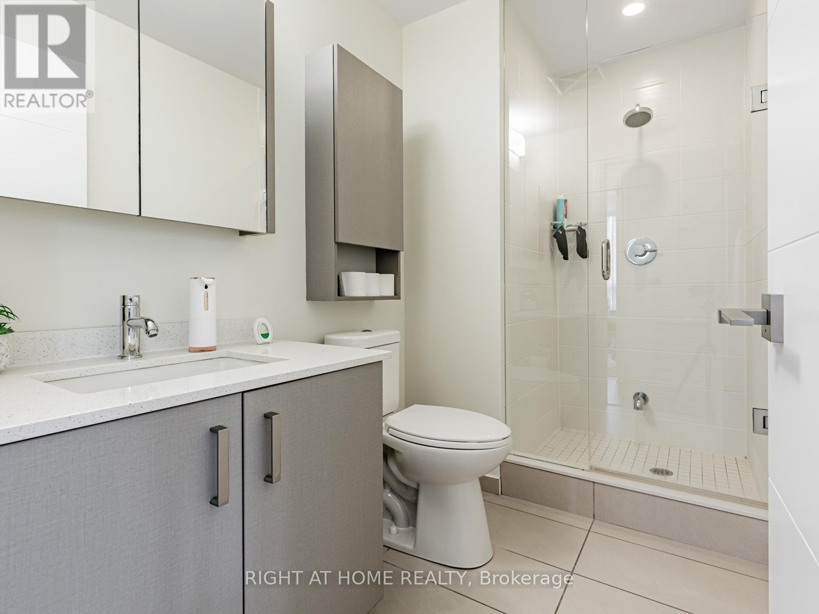 












826 - 18 UPTOWN DRIVE

,
Markham (Unionville),




Ontario
L3R5M5

