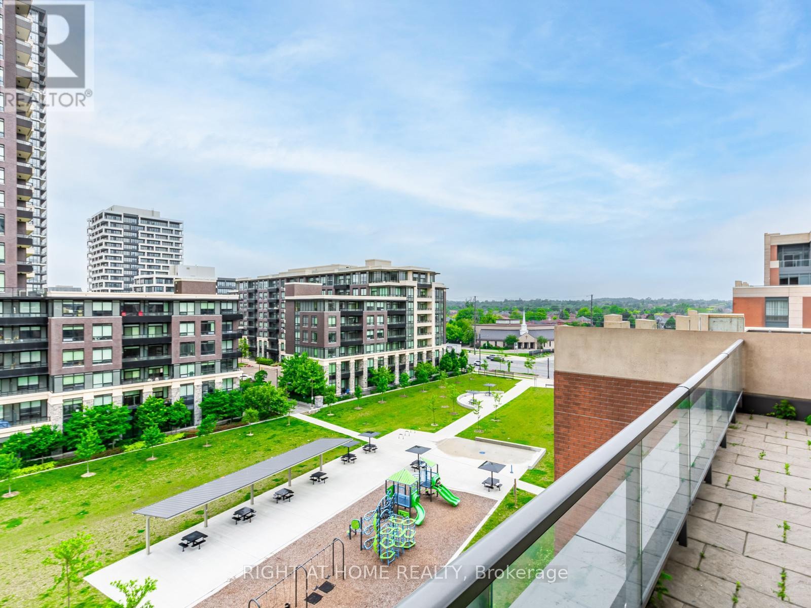 












826 - 18 UPTOWN DRIVE

,
Markham (Unionville),




Ontario
L3R5M5

