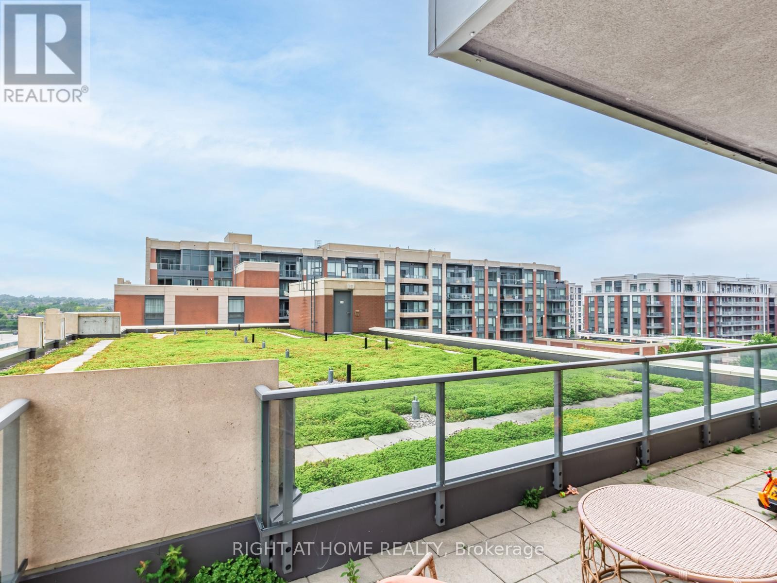 












826 - 18 UPTOWN DRIVE

,
Markham (Unionville),




Ontario
L3R5M5


