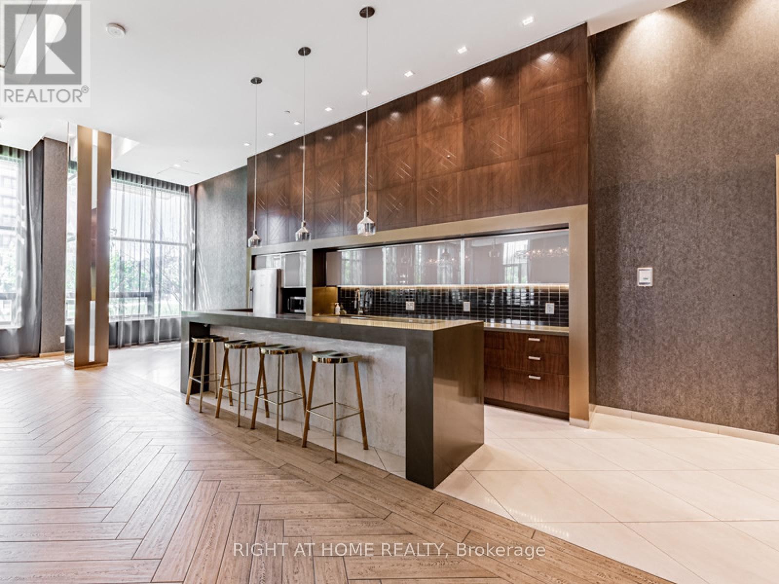 












826 - 18 UPTOWN DRIVE

,
Markham (Unionville),




Ontario
L3R5M5

