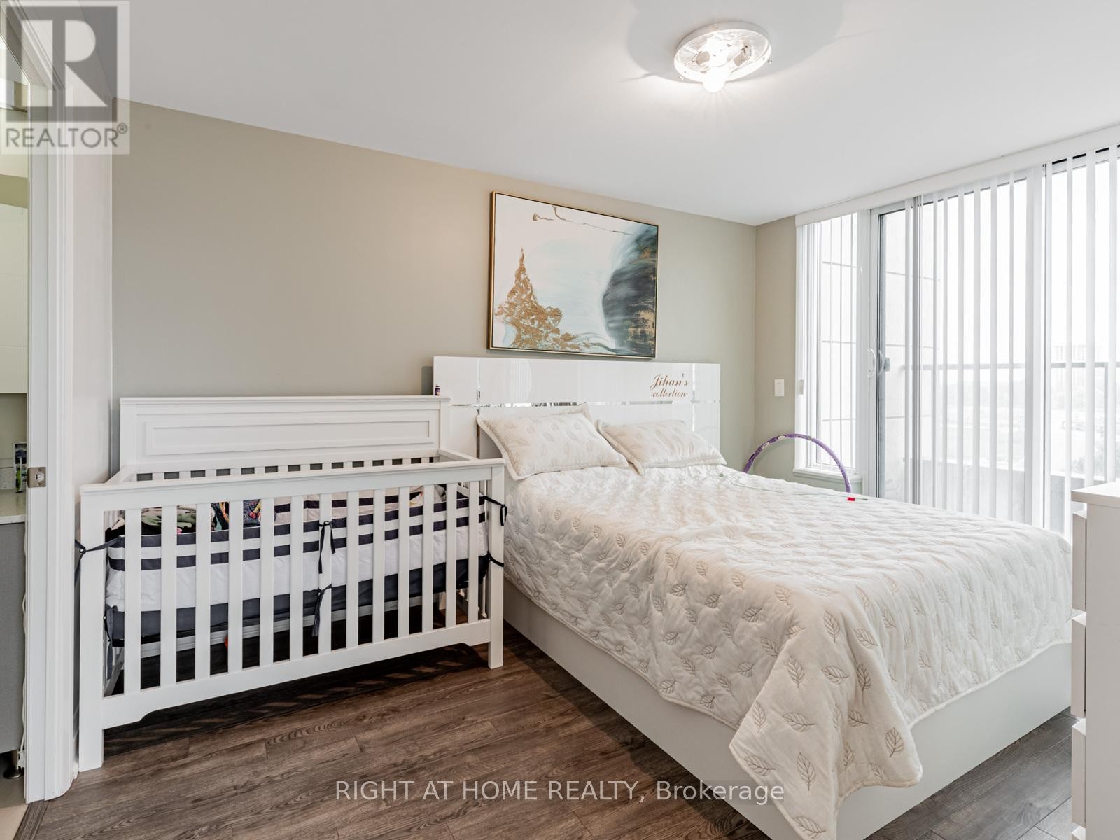 












826 - 18 UPTOWN DRIVE

,
Markham (Unionville),




Ontario
L3R5M5

