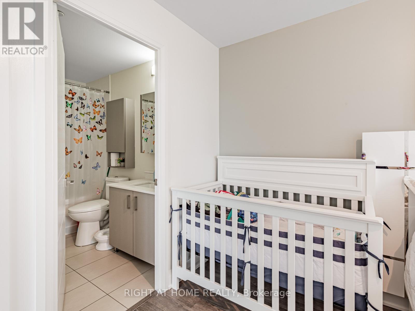












826 - 18 UPTOWN DRIVE

,
Markham (Unionville),




Ontario
L3R5M5

