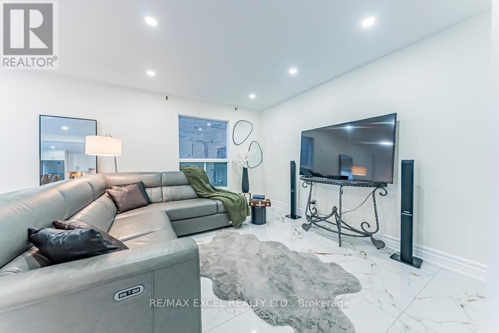 












311 CONLEY STREET

,
Vaughan (Lakeview Estates),




Ontario
L4J2Z3

