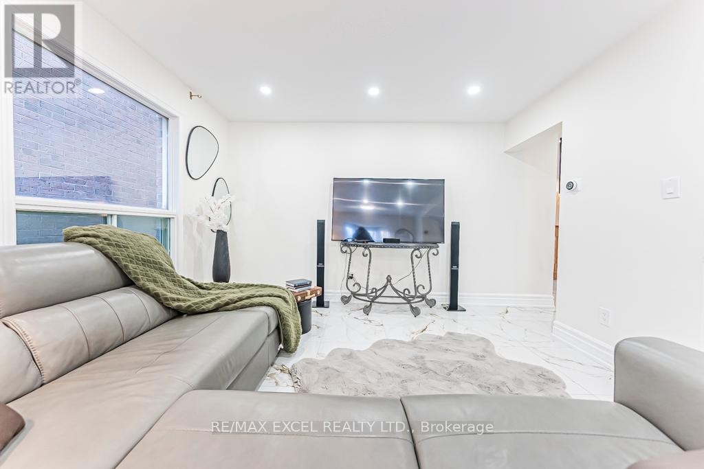 












311 CONLEY STREET

,
Vaughan (Lakeview Estates),




Ontario
L4J2Z3


