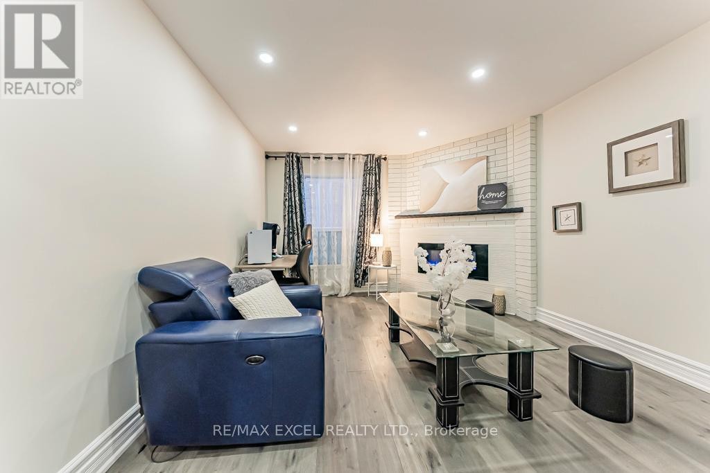 












311 CONLEY STREET

,
Vaughan (Lakeview Estates),




Ontario
L4J2Z3


